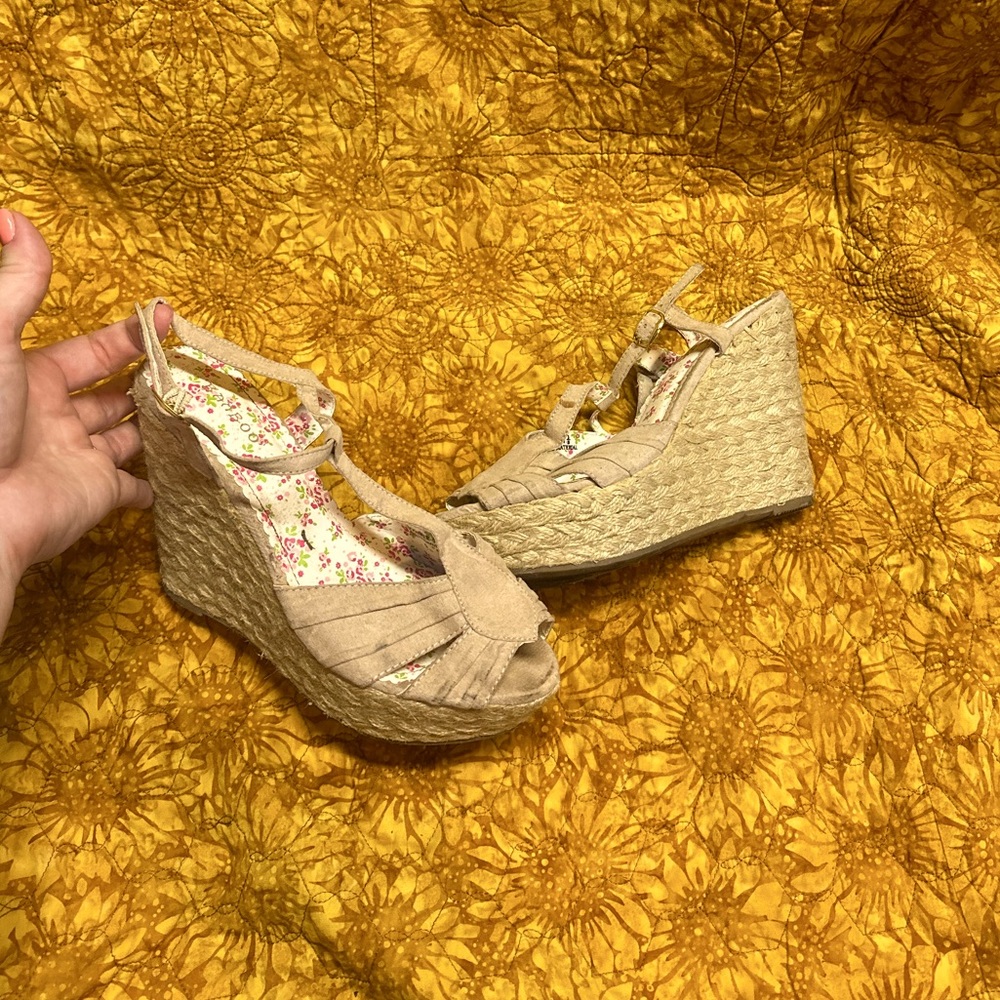 Tan wedges